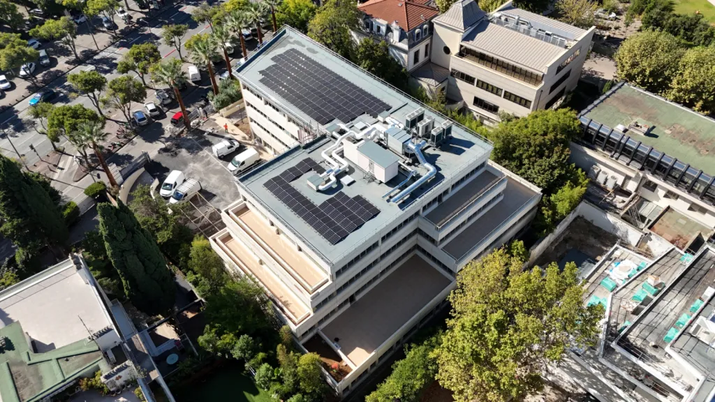 Pose d’un complexe d’étanchéité bitumineux haute performance sur dalle béton dans le cadre de la construction du 480 avenue du Prado à Marseille.