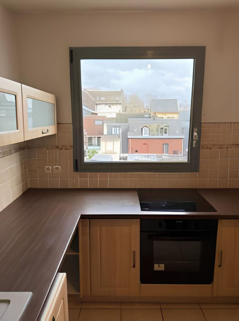 923€ charges comprises