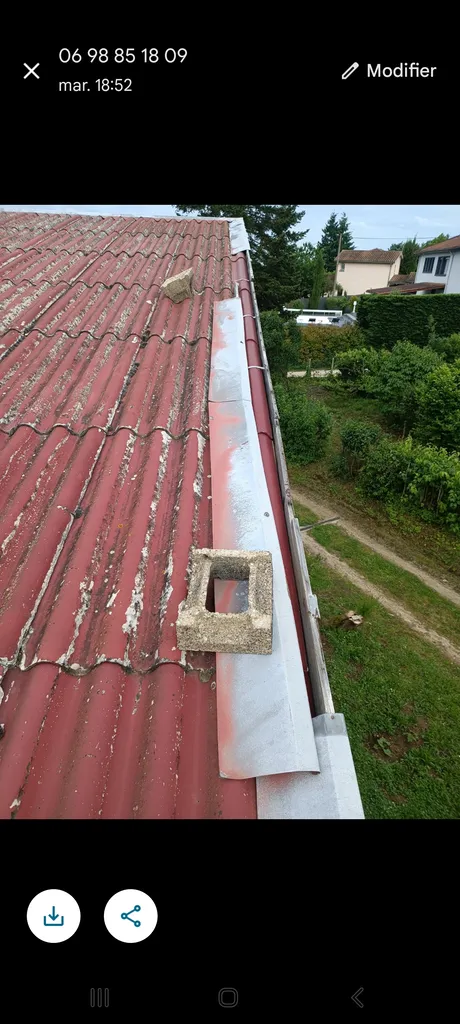 Recherche et réparation de fuite de toiture à Sainte-Foy-lès-Lyon proche d'Ecully : intervention rapide par un couvreur local