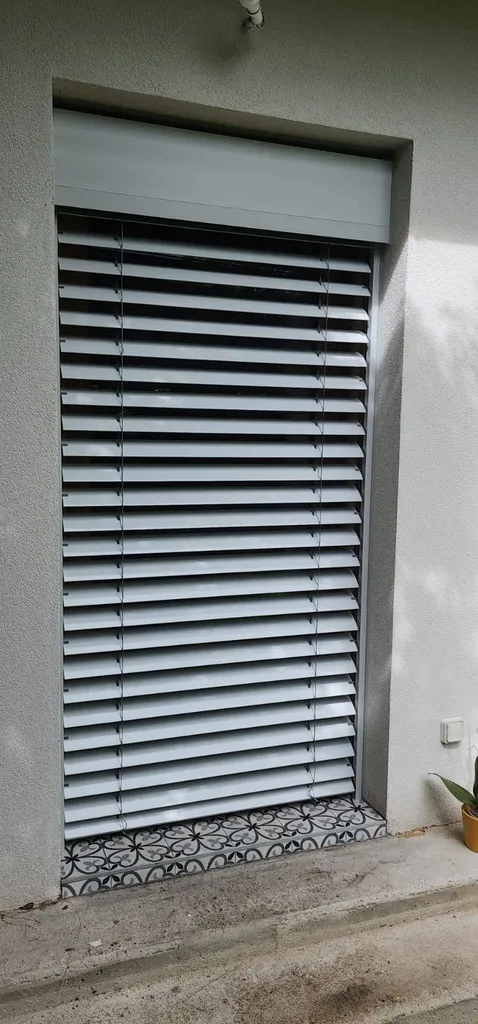 Installation de brise-soleil orientables aluminium à Lyon 69002