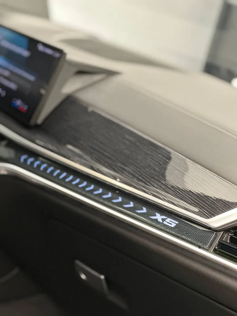 Lustrage brillance et entretien intérieur sur ce BMW X5 à notre atelier (72)