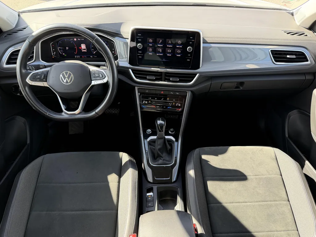 Vente Volkswagen T-Roc occasion proche Le Havre : SUV diesel 150ch DSG7 finition Style disponible chez votre concessionnaire Caudebec Automobiles à La Frénaye