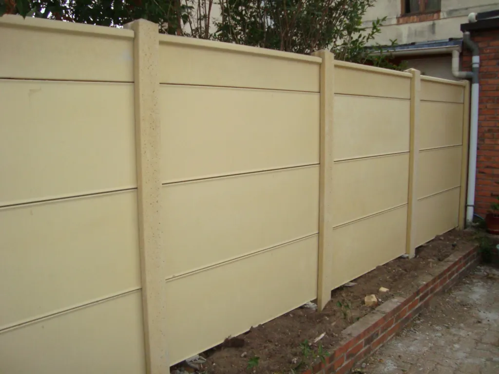 Délimitation de parcelle avec murs en plaques