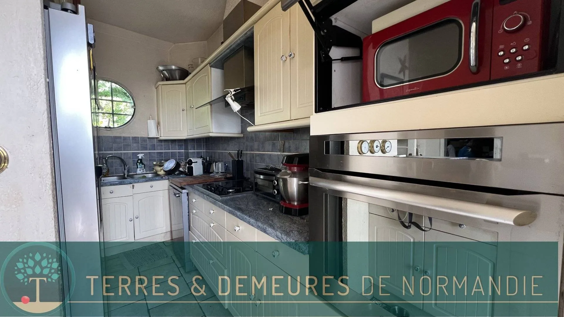 Maison d’architecte 131,5m² avec roof-top et vue panoramique mer, 4 gîtes, annexe à rénover, chalet et garages, idéale chambres d’hôtes au Tréport 76470.