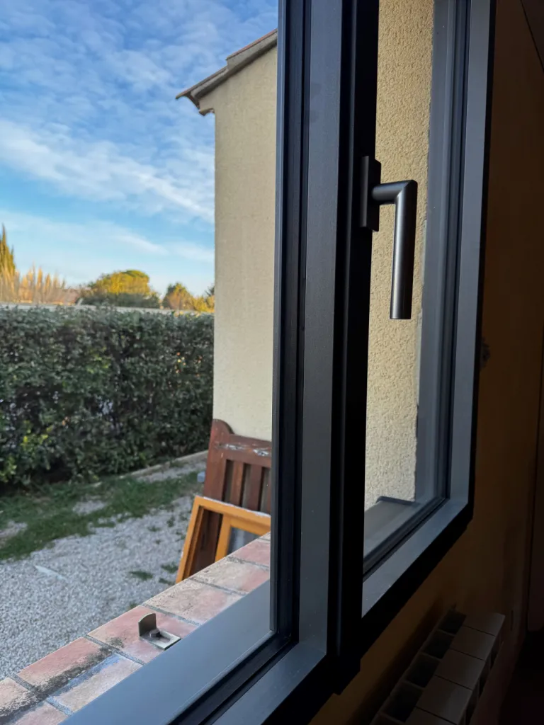 Pose de fenêtre en aluminium dans la région PACA