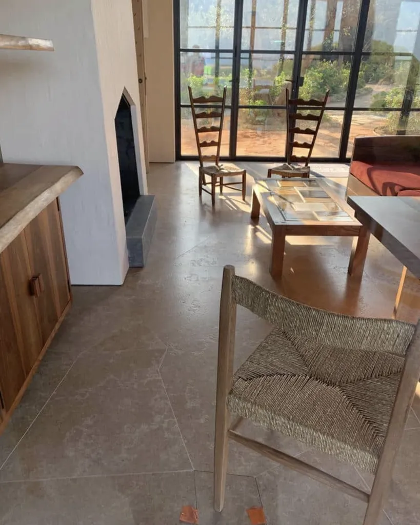 Cèdre Cendré – Marbre égyptien gris et brun pour sols et terrasses