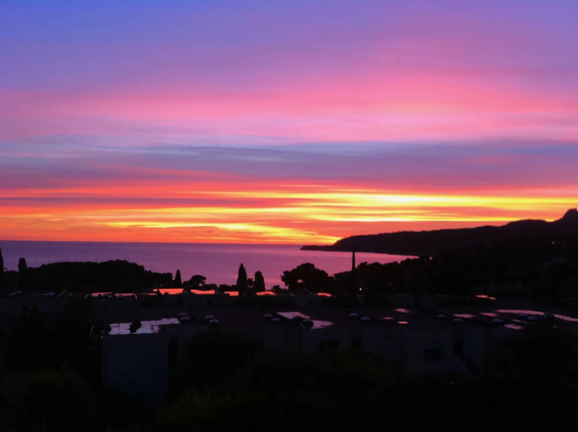 Vente appartement T2 Cassis  en dernier étage avec terrasse vue mer et parking privé dans résidence de standing