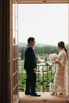 Organisation avec une agence d'un Mariage Indonésien et cérémonie symbolique dans le parc d'un Château luxueux à Aix-en-Provence
