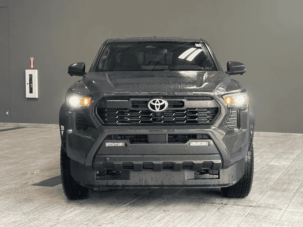 Face avant du Toyota Tacoma TRD Off Road Premium Hybrid 2026