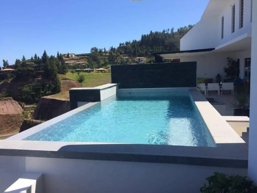 REALISATION BETON PISCINE DE TERRE DU MONDE A TAHITI