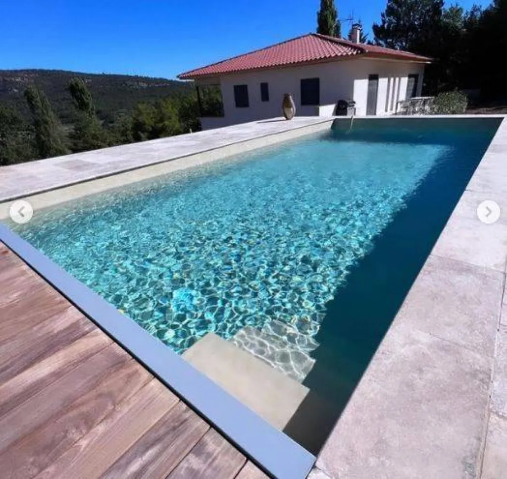 Réalisation béton piscine TERRE DU MONDE