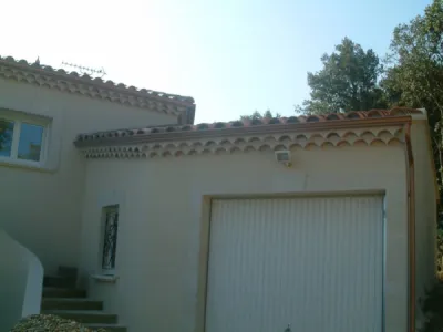 Fabricant de gouttières aluminium à Avignon solution haut de gamme pour toit plat ou en pente