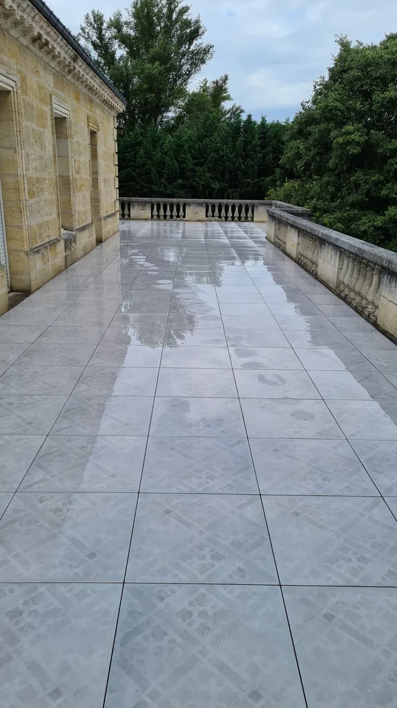 Pose de dalle céramique  sur plot réglable à Saint Magne de Castillon 