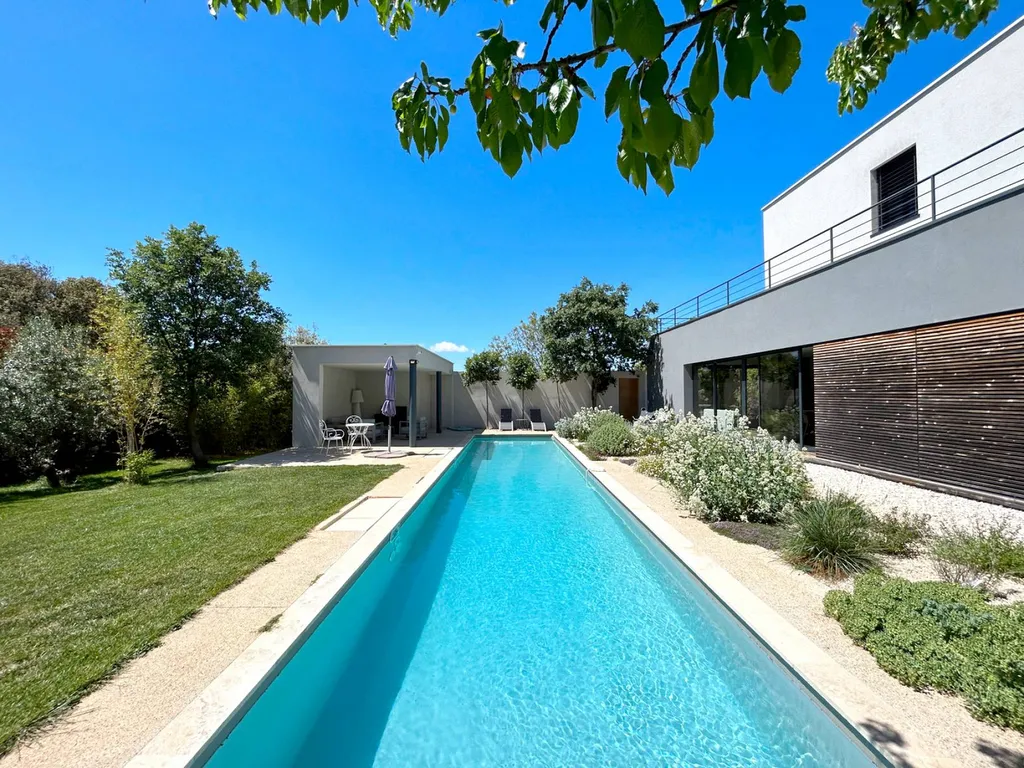 VENASQUE : Maison d'architecte avec vue panoramique   