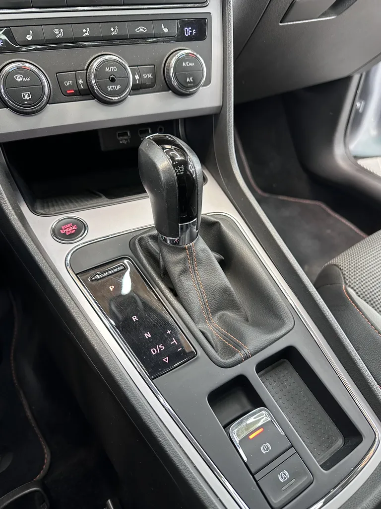 SEAT LEON X PERIENCE 2.0 TDI 184 CHV / 4DRIVE / 1ER MAIN / T/O / SEAT SOUND
