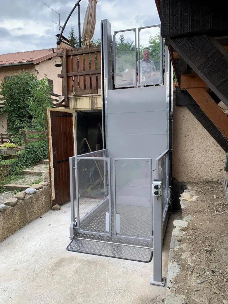 la pleteforme verticale une fois achevée, près d'Aix en Provence