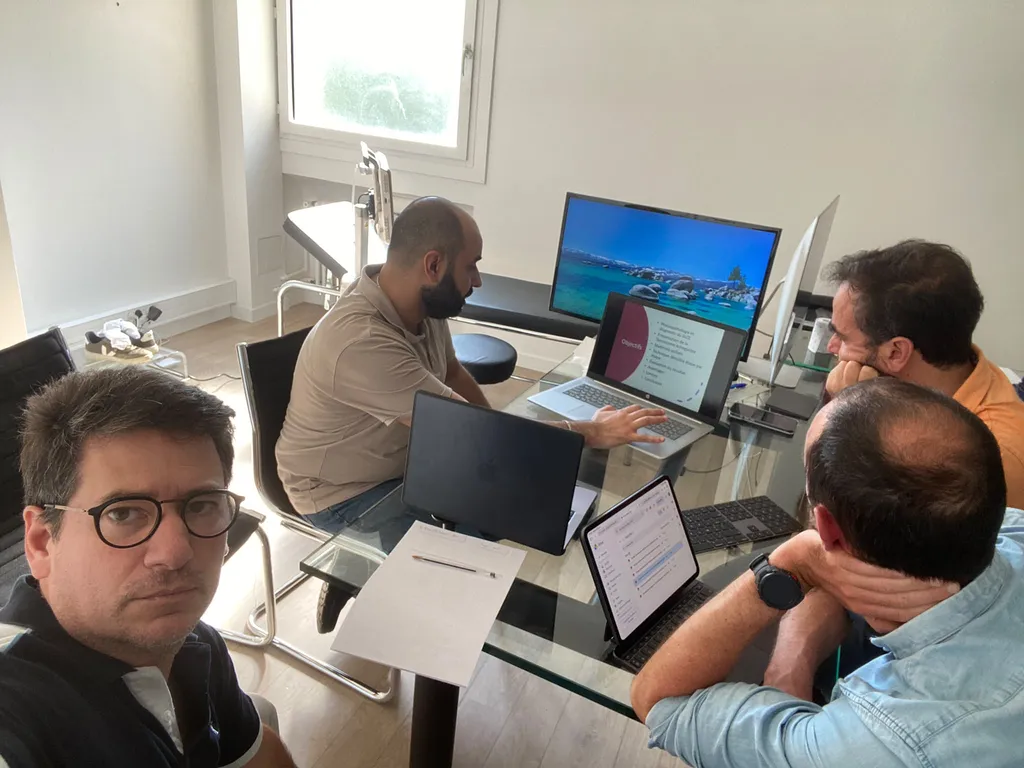 Le Docteur Julien Beldame félicite l'ensemble des candidats pour leur investissement et leur engagement tout au long de cette formation exigeante, DIU écho-chirurgie
