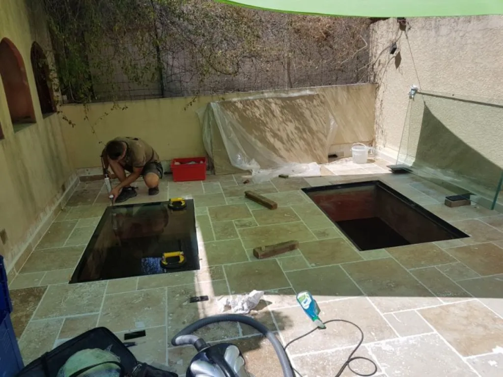 Le Plancher en verre trempé sur Puyricard et sur l'Estaque à Marseille