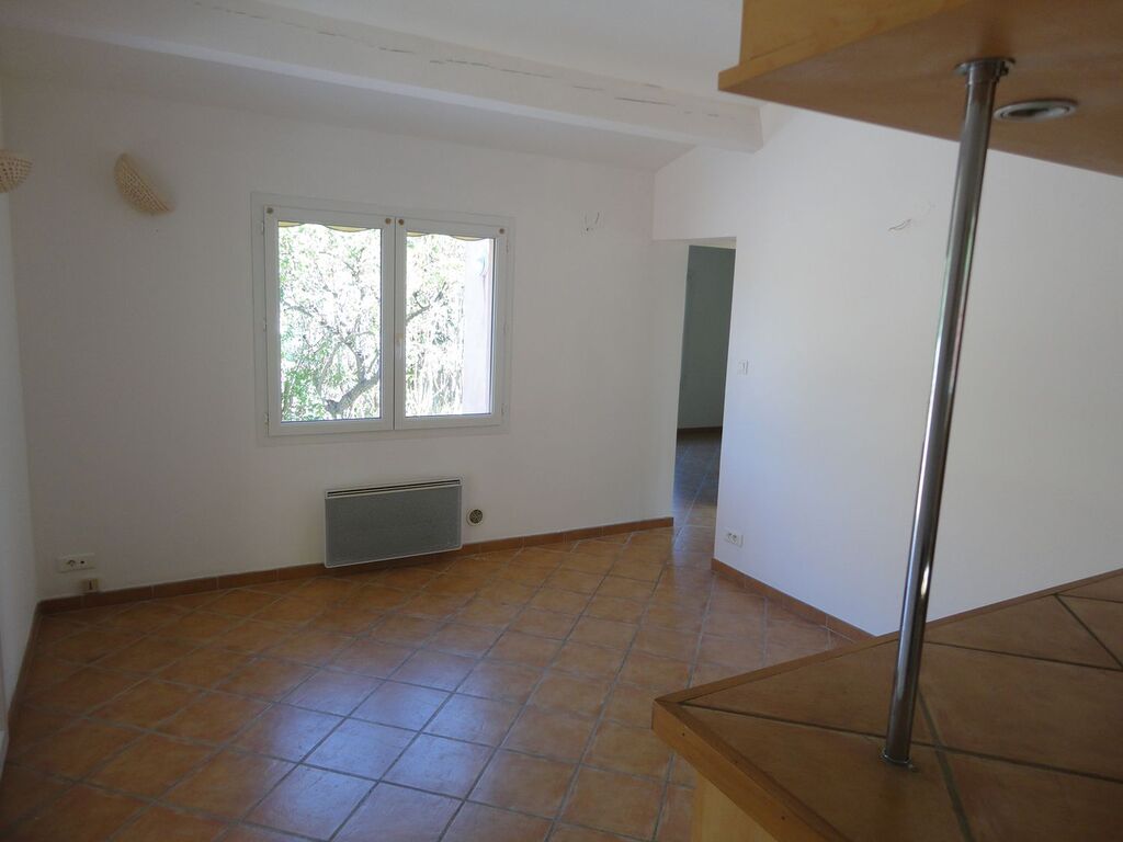 CARNOUX VENTE villa 3 Carnoux proche commodités, terrasse de 160m²