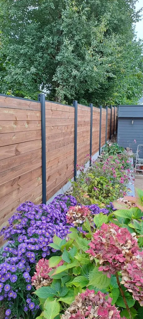 Pose de Clôture mixte béton et Bois Traité sur dalle de Soubassement en Béton à Rouen en Seine-Maritime 76