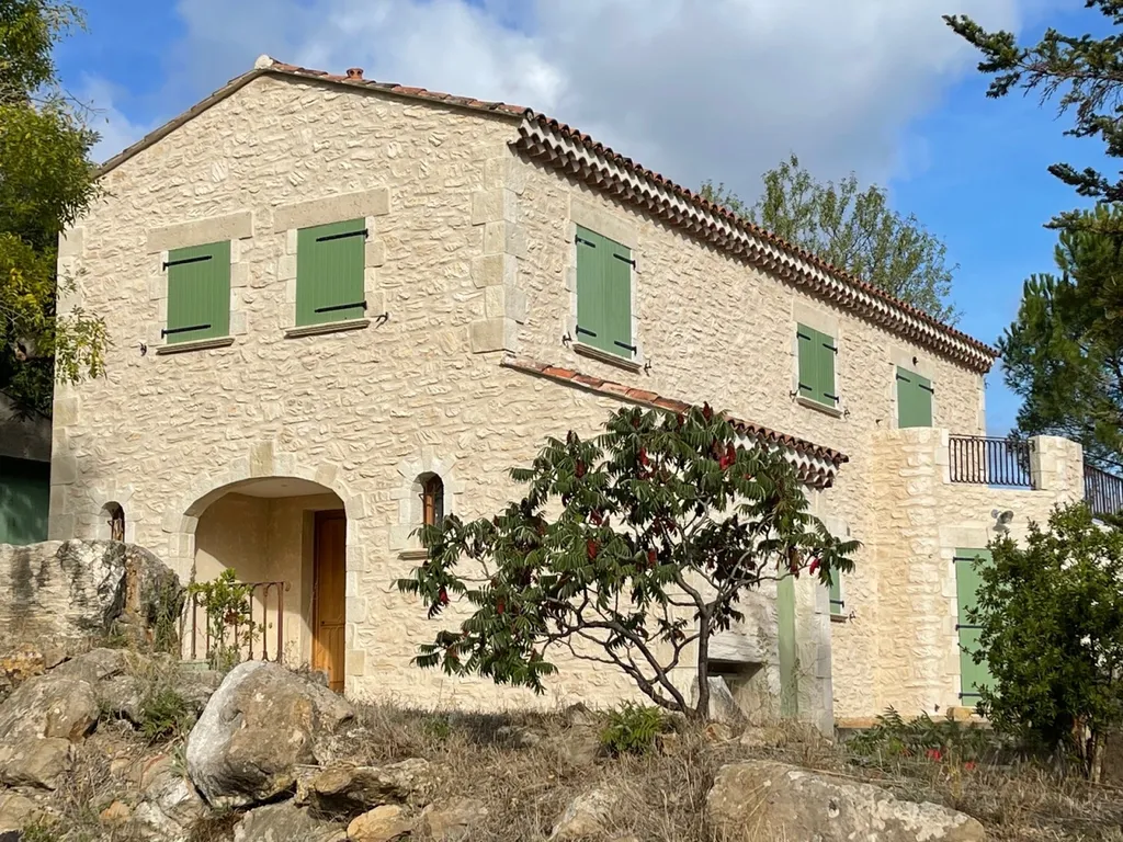 Rénovation des façades en pierre sur une ancienne bâtisse à Cessenon sur Orb proche de Béziers.