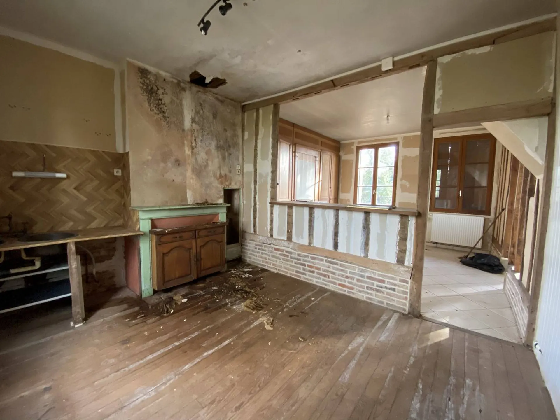 Vends maison de Maître d'une superficie de 139.86m² sur un terrain sans vis-à-vis de 1620m².