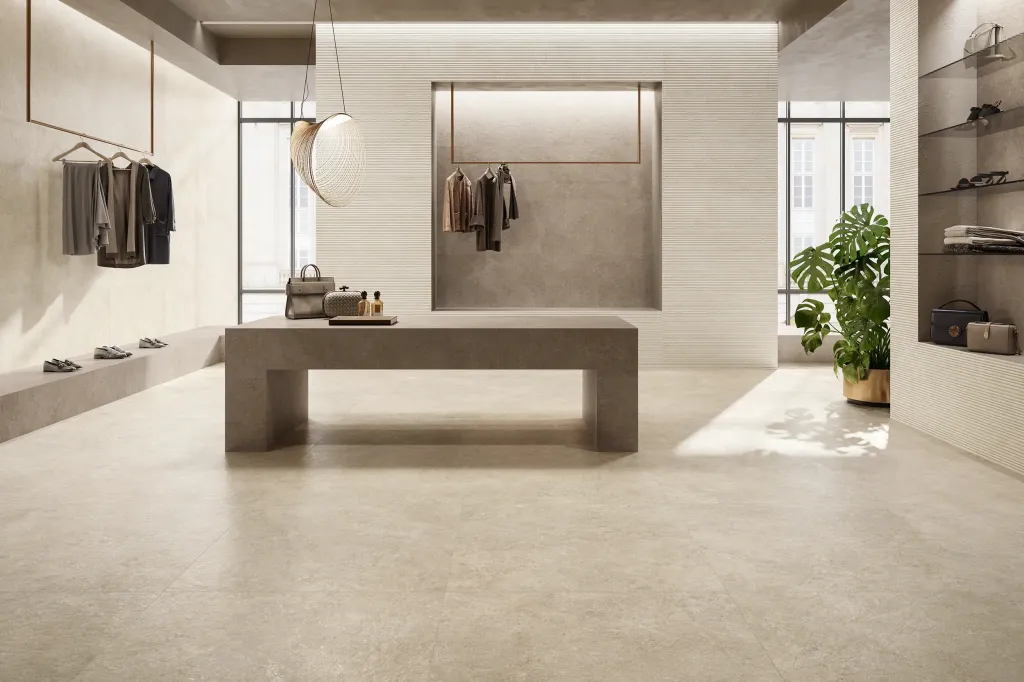 À Sotteville-lès-Rouen, la finition mate en 60x120 cm crée une ambiance chic et lumineuse dans les séjours.