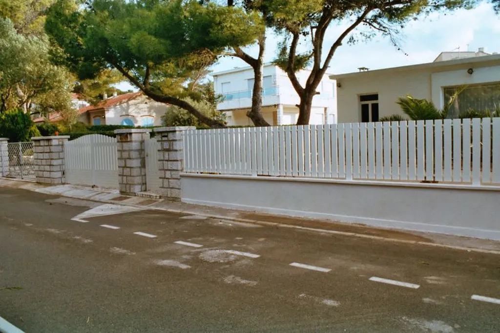 pose d'une clôture en aluminium à Sausset les pins
