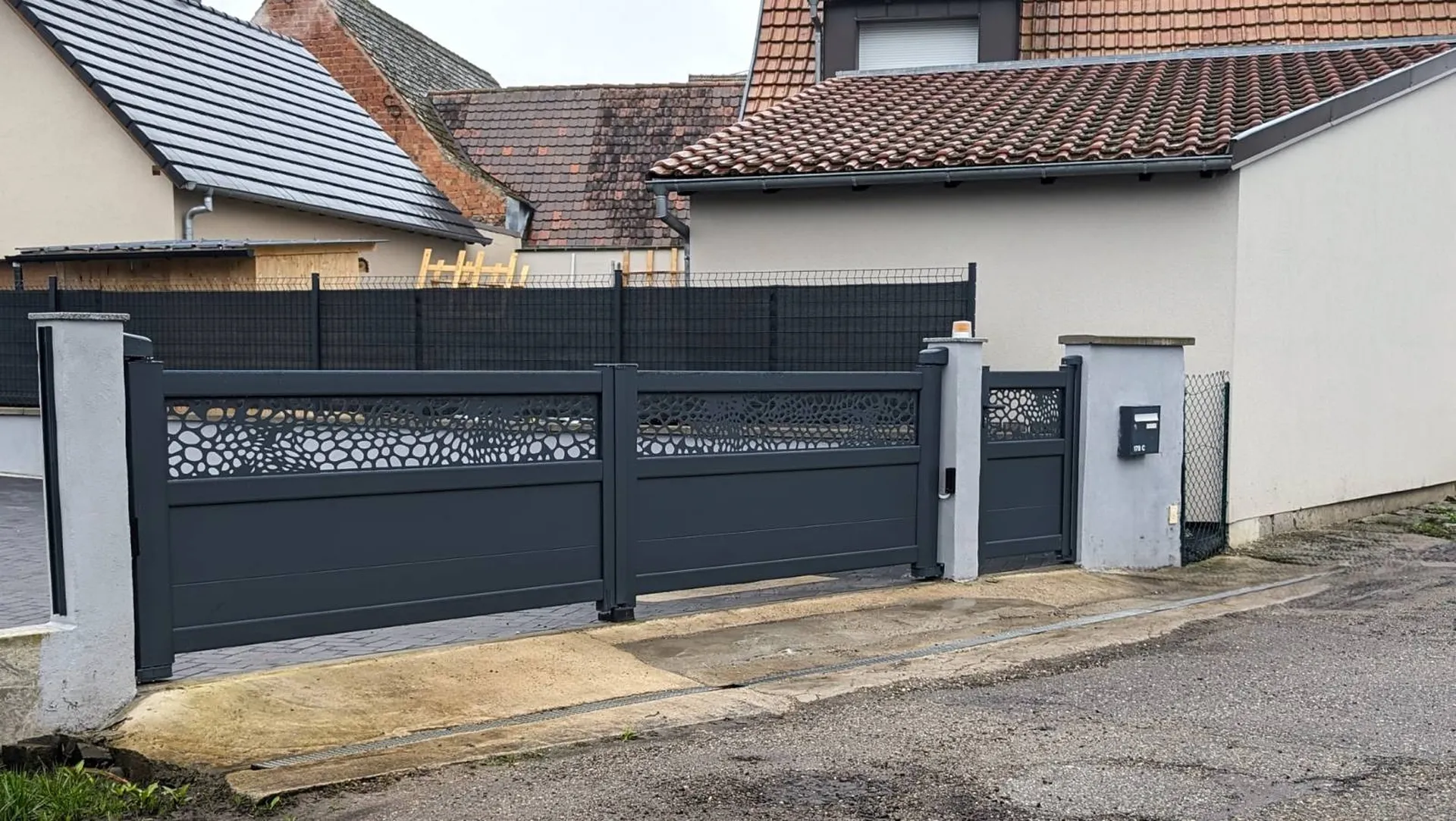 Portail et portillon en aluminium