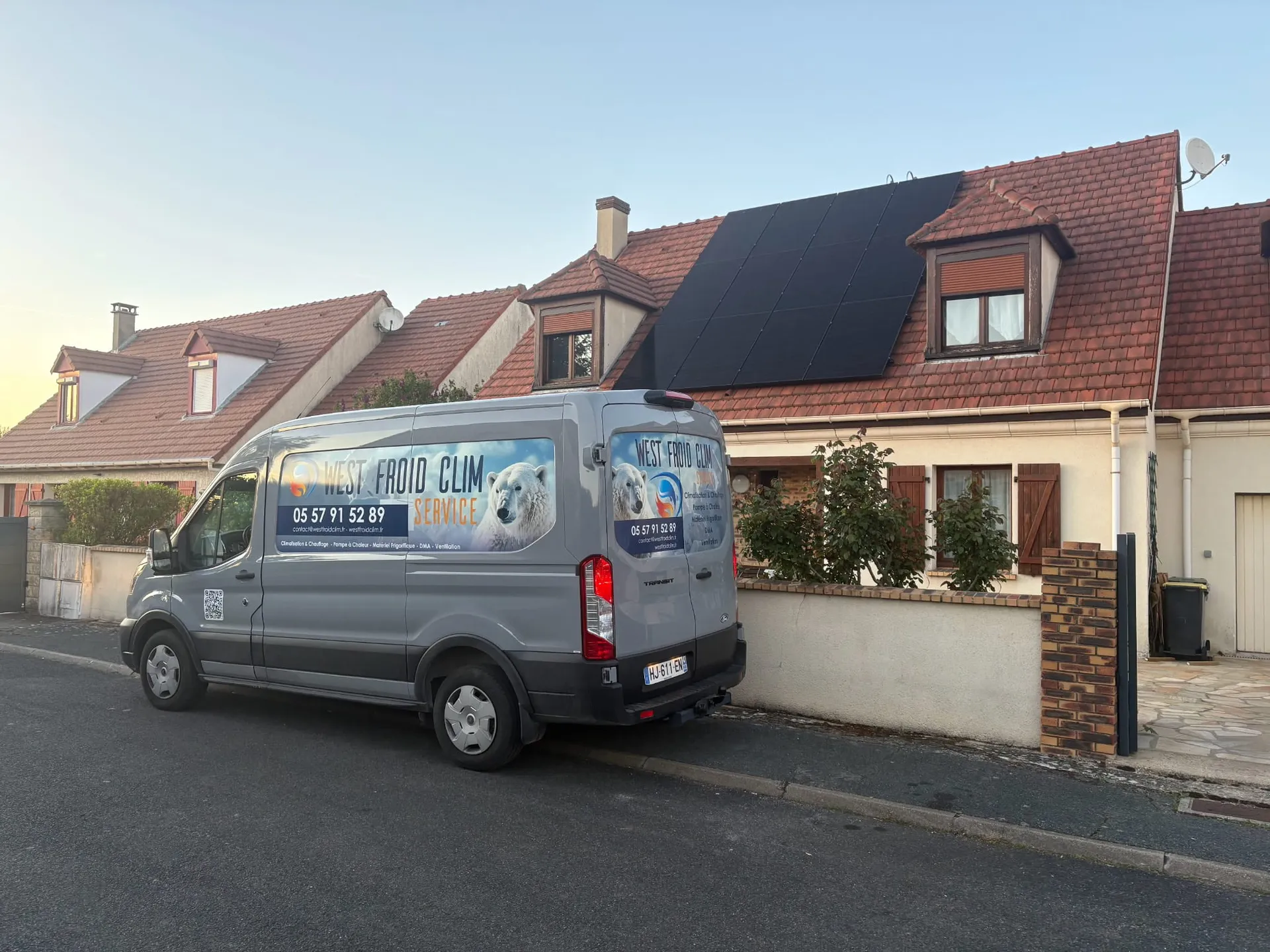 Vue d'ensemble de l'installation des panneaux photovoltaïques WEST SOLAIRE