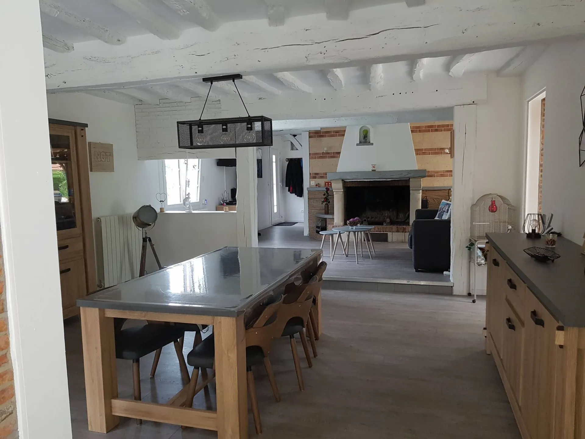 A vendre maison lumineuse, entièrement rénovée en Seine Maritime, Normandie.