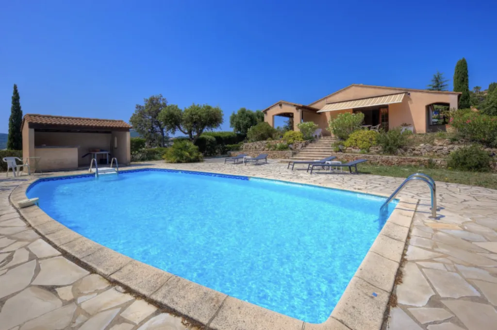 Villa 4 pièce(s) 3 chambre(s) 90 m² Saint-Aygulf (83370)