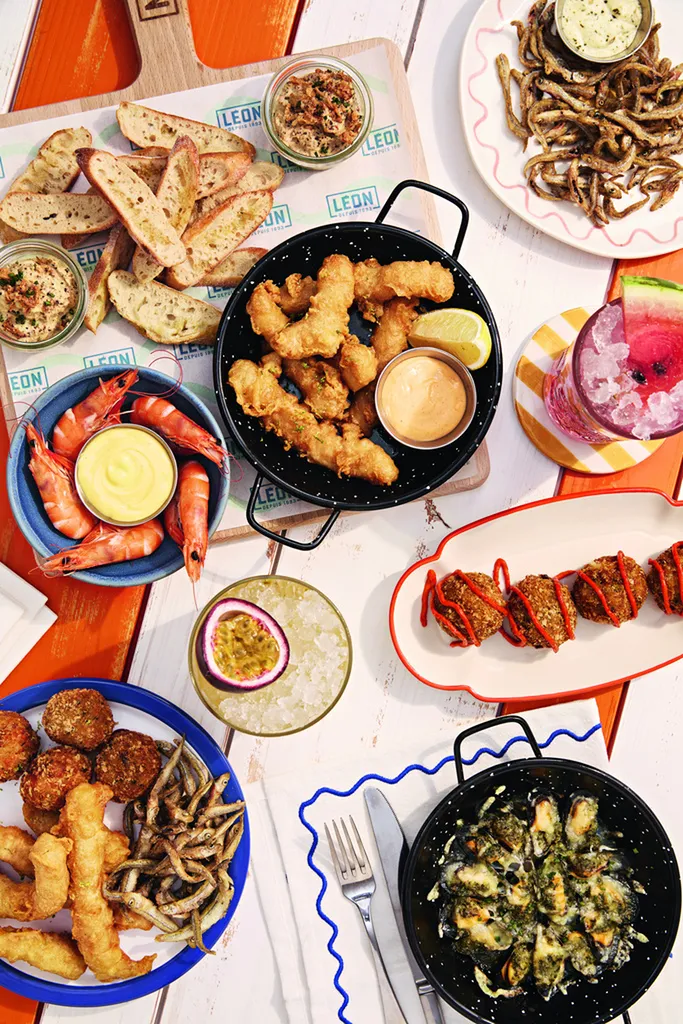 Restaurant LÉON à Metz : spécialités seafood, moules‑frites, cocktails et afterwork convivial à Semécourt et Augny, proches d’Amnéville et Waves pour des moments gourmands en groupe.