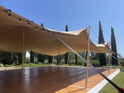 Réalisation d'une tente nomade 10*25 à la Londe-les-Maures près de Hyères dans le Var