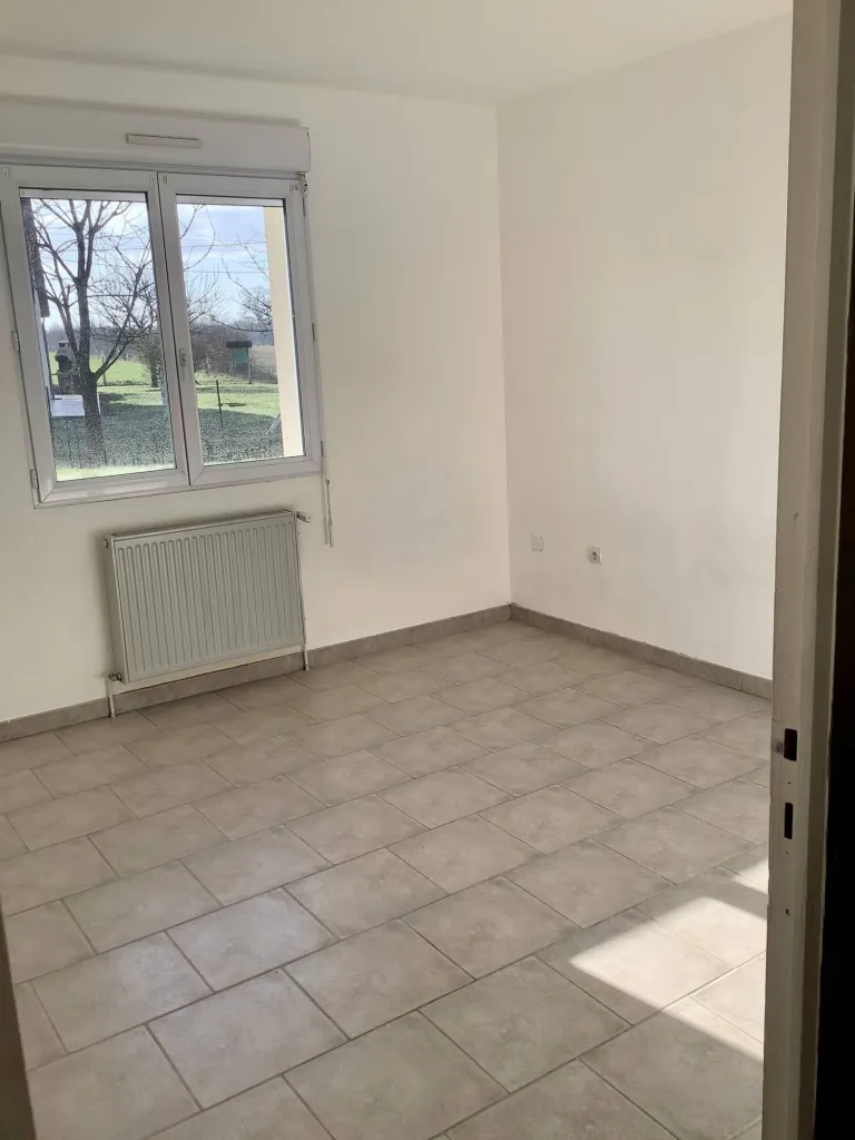 cette maison dispose de trois belles chambres