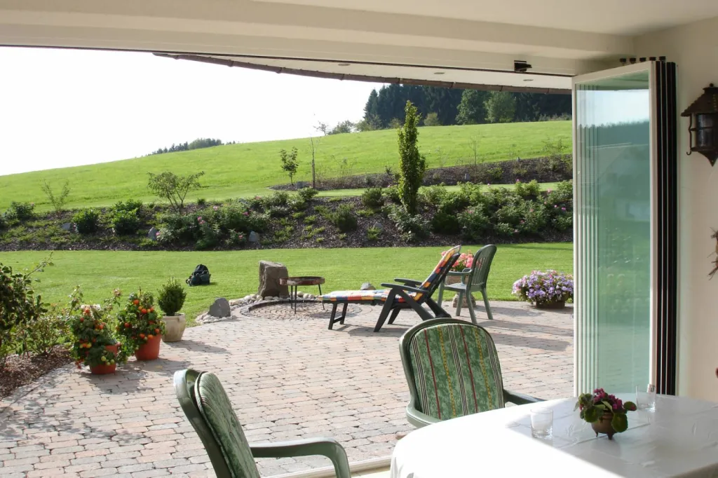 panneau vitré repliable pour terrasse salon de provence