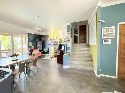 Maison à vendre à Toulon, maison avec piscine, maison de caractère, jardin, terrain de pétanque, studio indépendant.