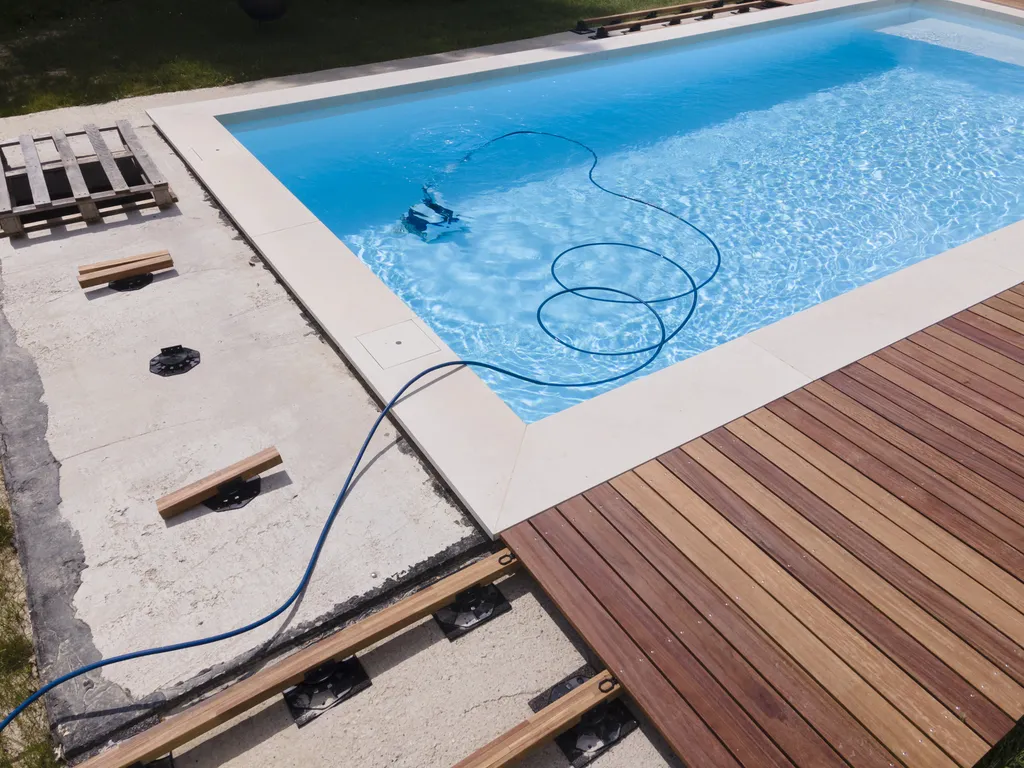 Installation de coffret électrique de filtration sur une piscine à Libourne : raccordement de pompe et horloge de programmation vers Castillon