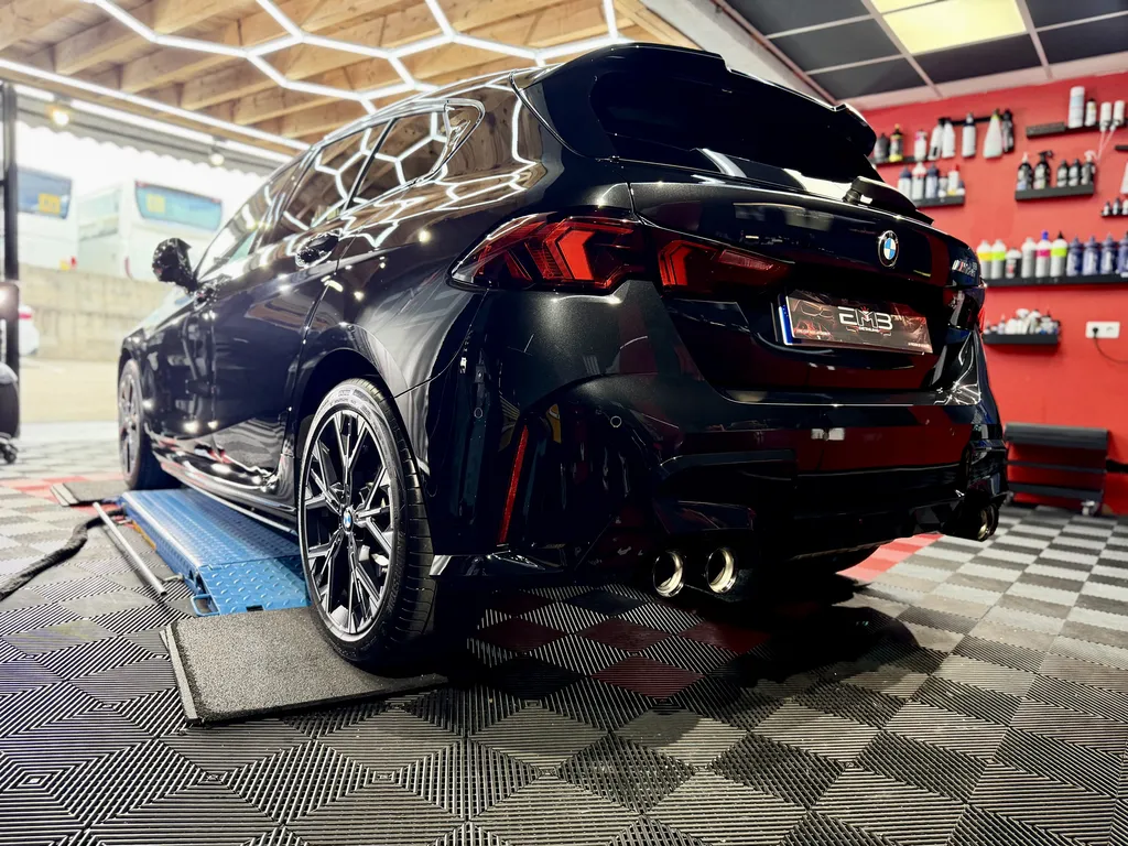 Traitement céramique BMW M135i à Vaugneray près de Lyon – Polissage carrosserie et protection GYEON Infinite Ouest Lyonnais