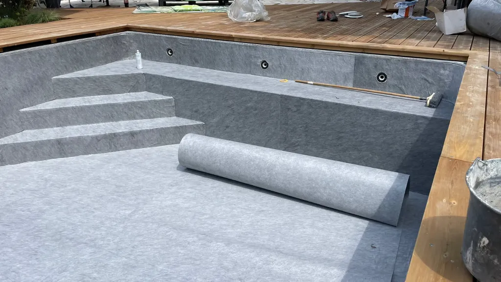 Quelle est la durée de vie d’un liner de piscine à Langon et comment anticiper son remplacement pour préserver durablement votre bassin ?