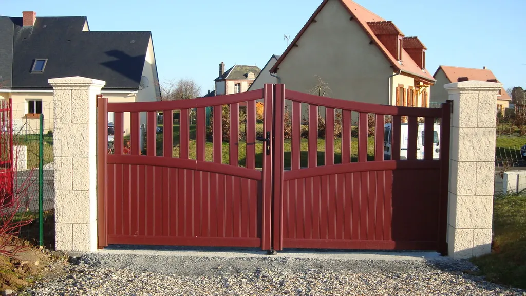 Installation de Portail en aluminium Battant, Modèle Esthétique Classique, Teintes Originales Sur-Mesure à Yvetot en Seine-Maritime 76 et Fauville-en-Caux