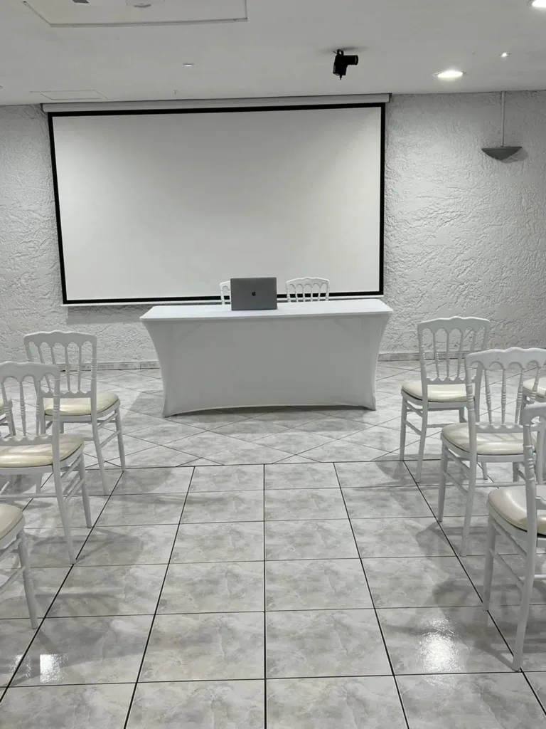 Événements d'Entreprise Inoubliables : Faites Confiance aux Salons de Laure pour Réaliser Vos Projets