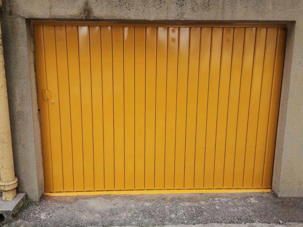 Installer une porte de garage coulissante latérale pour particulier à Aix-en-Provence proche d’Aix-les-Milles