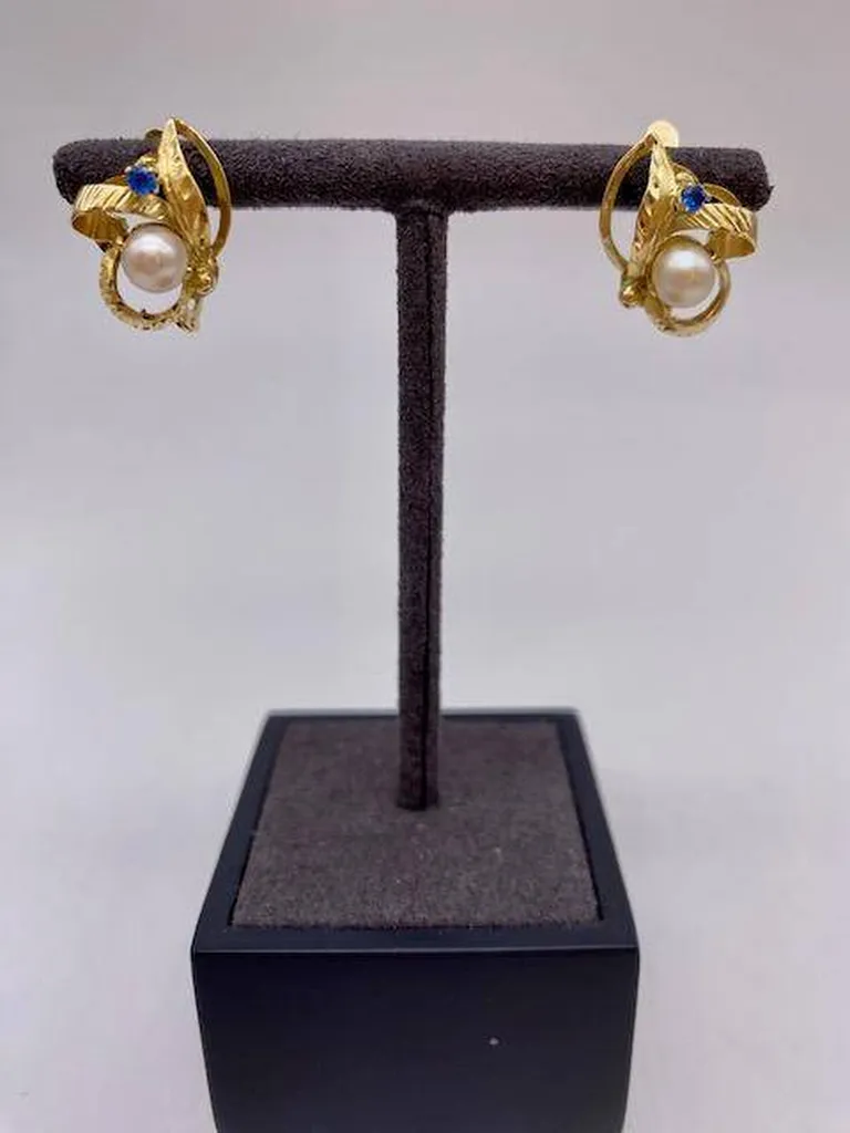 Boucles d'oreilles inspiration florale en or 750/1000ème et perle de culture en dormeuse en dépôt vente chez Or Ligne à La Teste de Buch près de Mios 