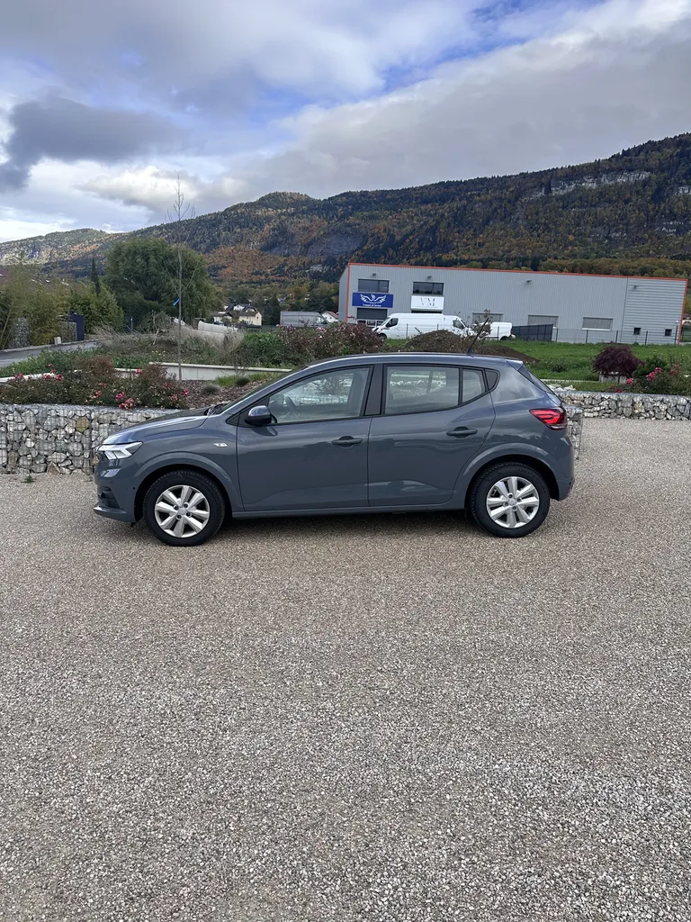 DACIA SANDERO/ BOITE AUTOMATIQUE EDC / AVERTISSEUR ANGLE MORT / CARPLAY / CAMERA DE RECUL