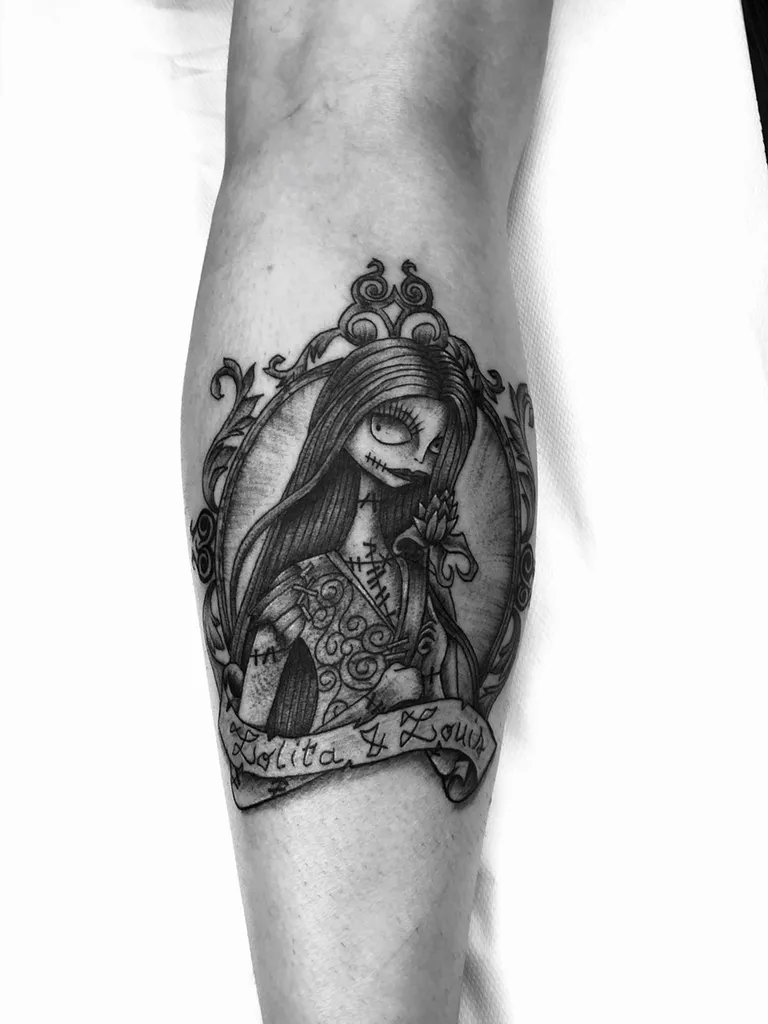 Conception d'un tatouage de Sally de L'Etrange Noël de M. Jack avec les prénoms d'un couple proche d'Annonay