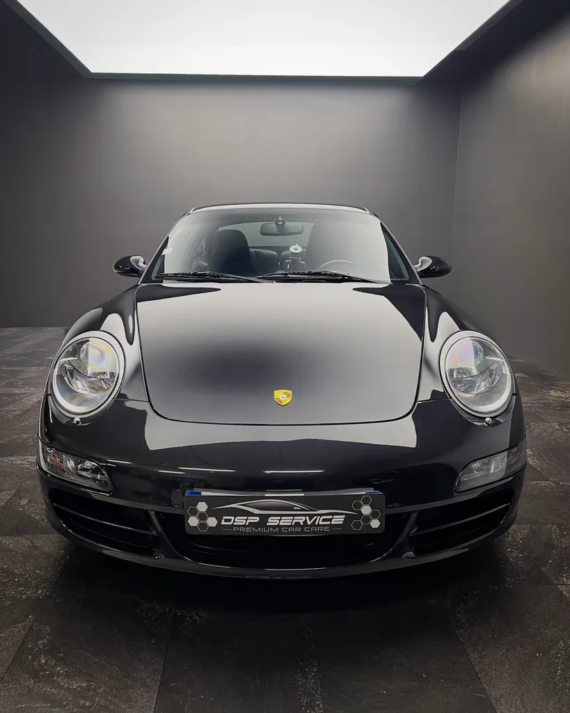 Nettoyer l’intérieur de sa Porsche Carrera S grâce au detailing automobile chez DSP Service à Le Mans