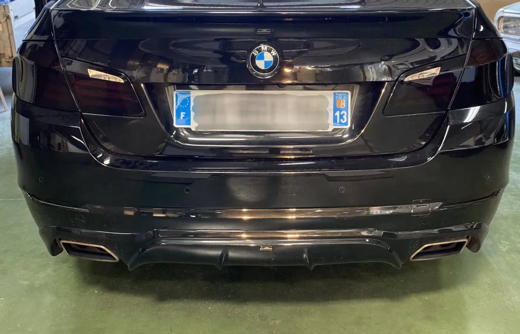 Autosur Martigues vérifie la couleur de vos feux, s'ils sont trop teintés votre véhicule sera en contre-visite