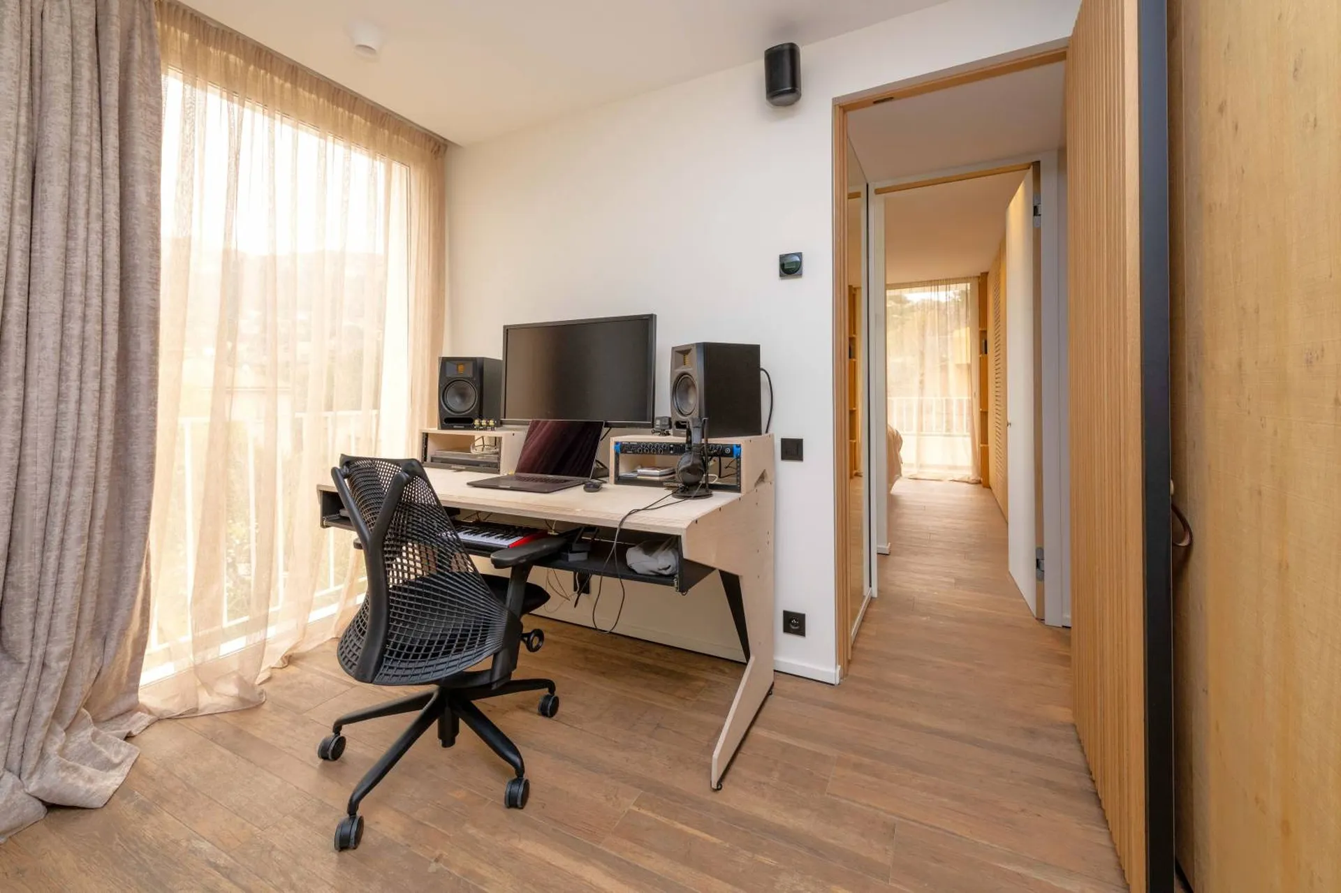Vente appartement T3 Cassis à proximité immédiate du port entièrement refait en dernier étage dans petite résidence sécurisée