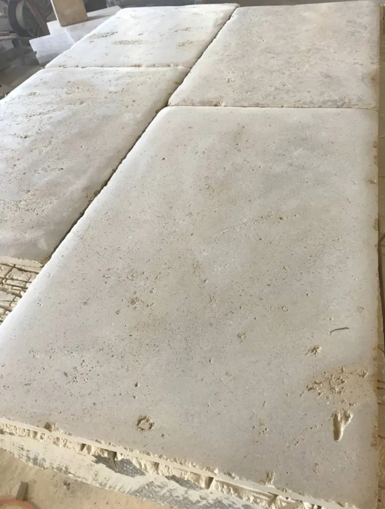 Comment choisir le meilleur carrelage en pierre naturelle? Travertin ou Dordogne ou Bourgogne ?